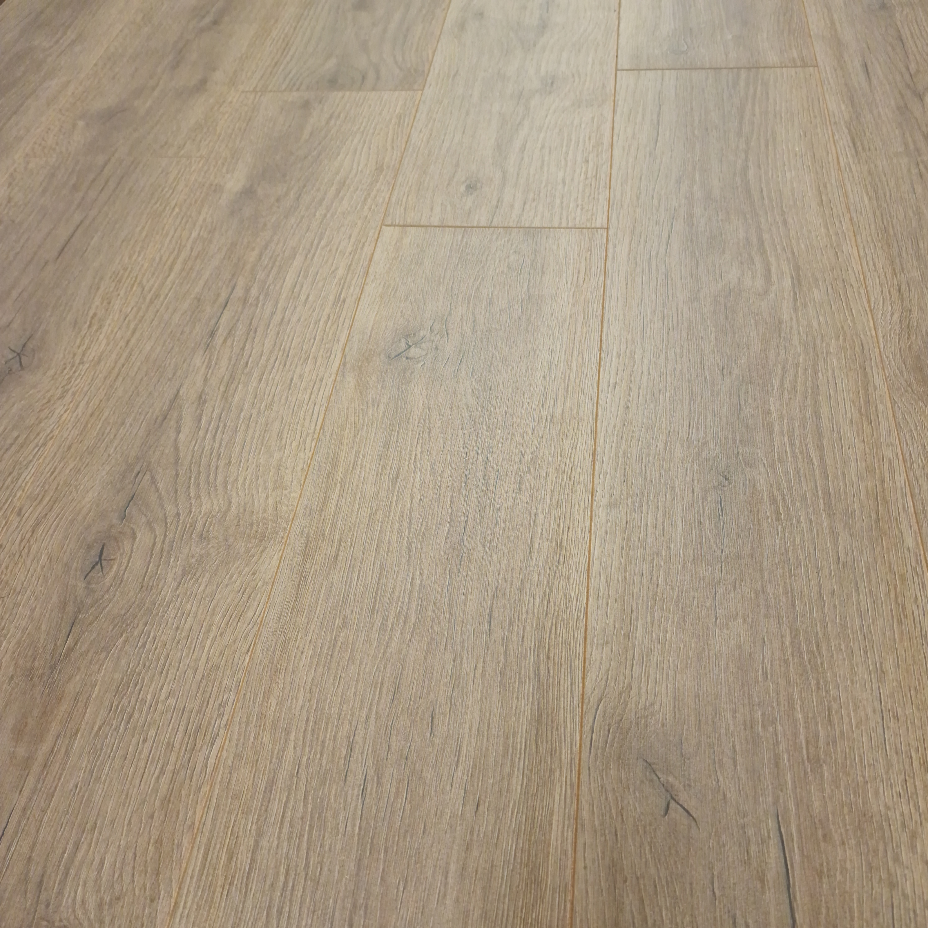 palewood-oak-luxury-8mm-waterproof-laminate-flooring-9