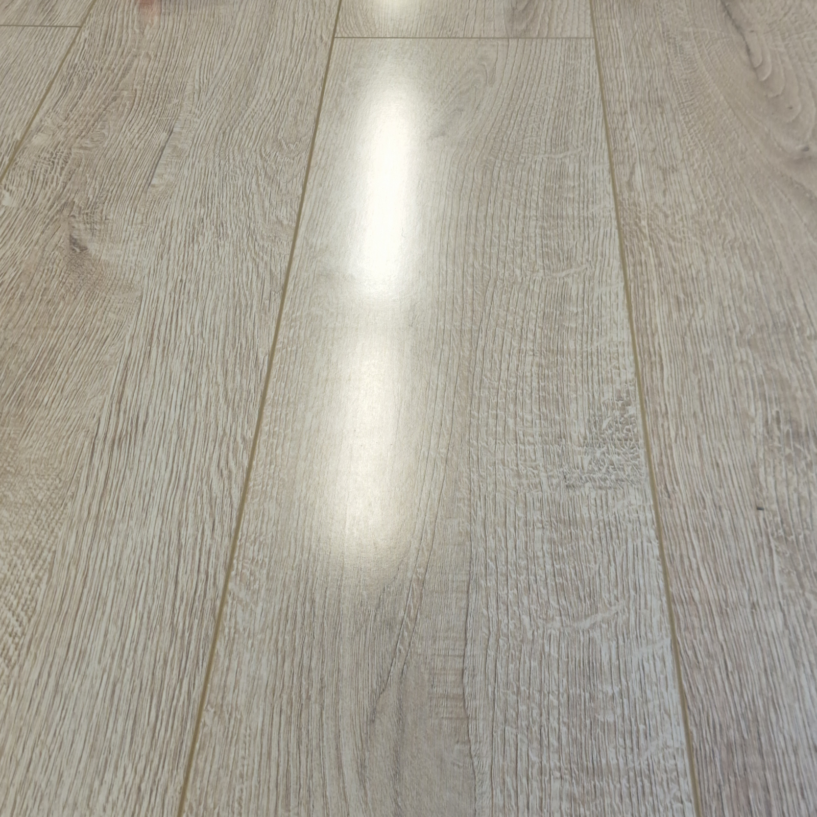 high-gloss-silver-8mm-laminate-flooring-6