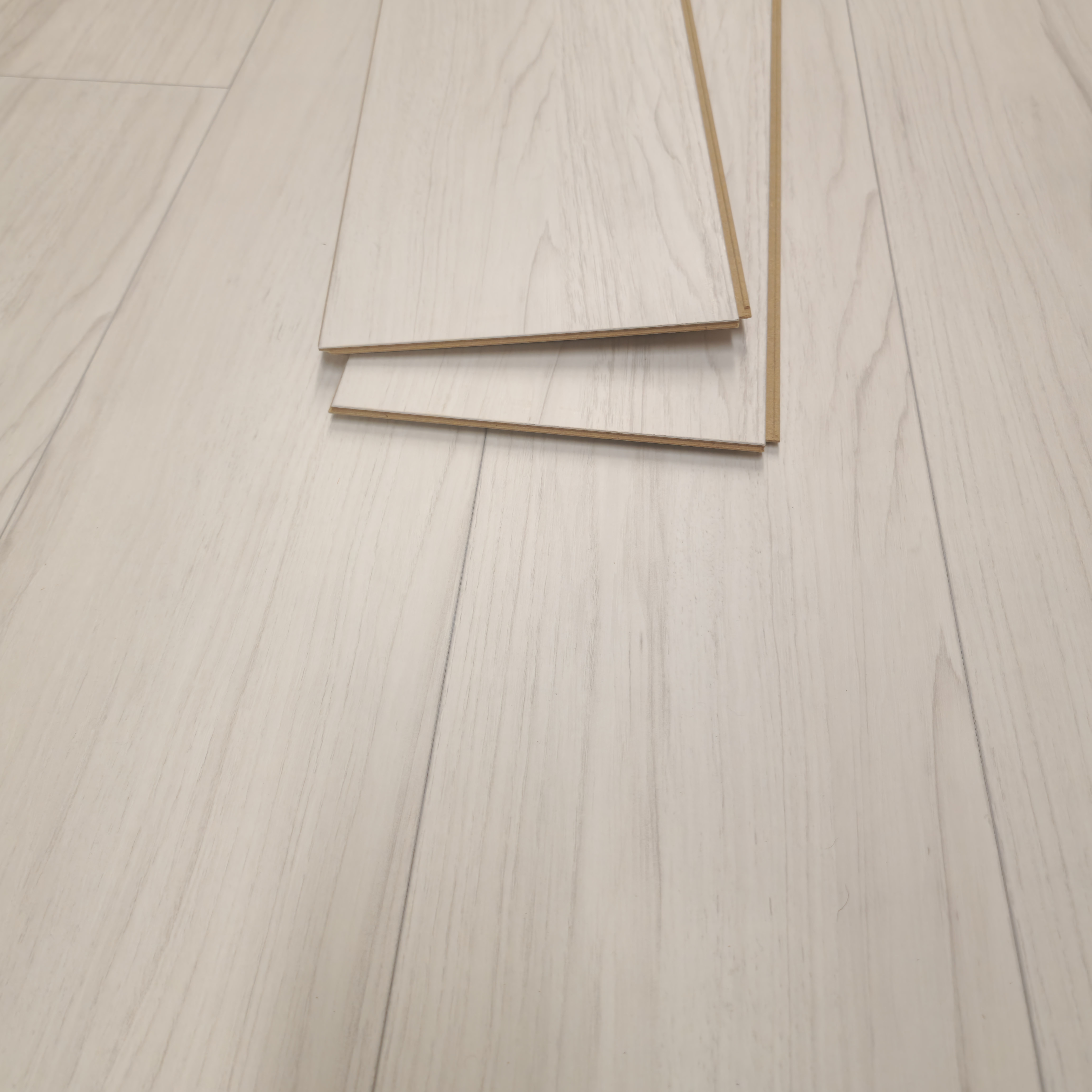 autumn-oak-luxury-8mm-ac5-waterproof-laminate-flooring-7