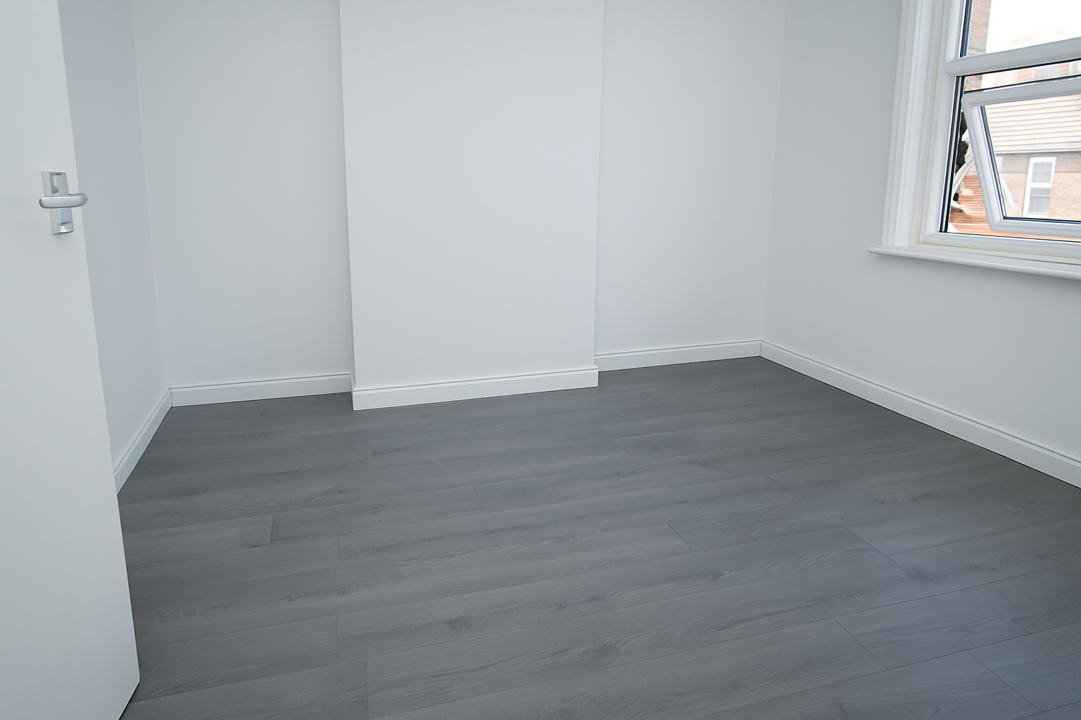 century-oak-waterproof-8mm-laminate-flooring-4