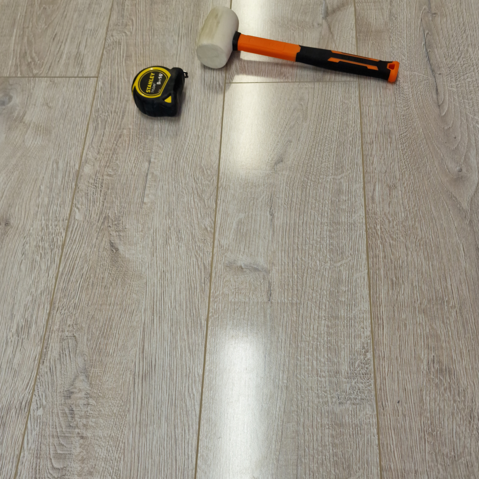 high-gloss-silver-8mm-laminate-flooring-14