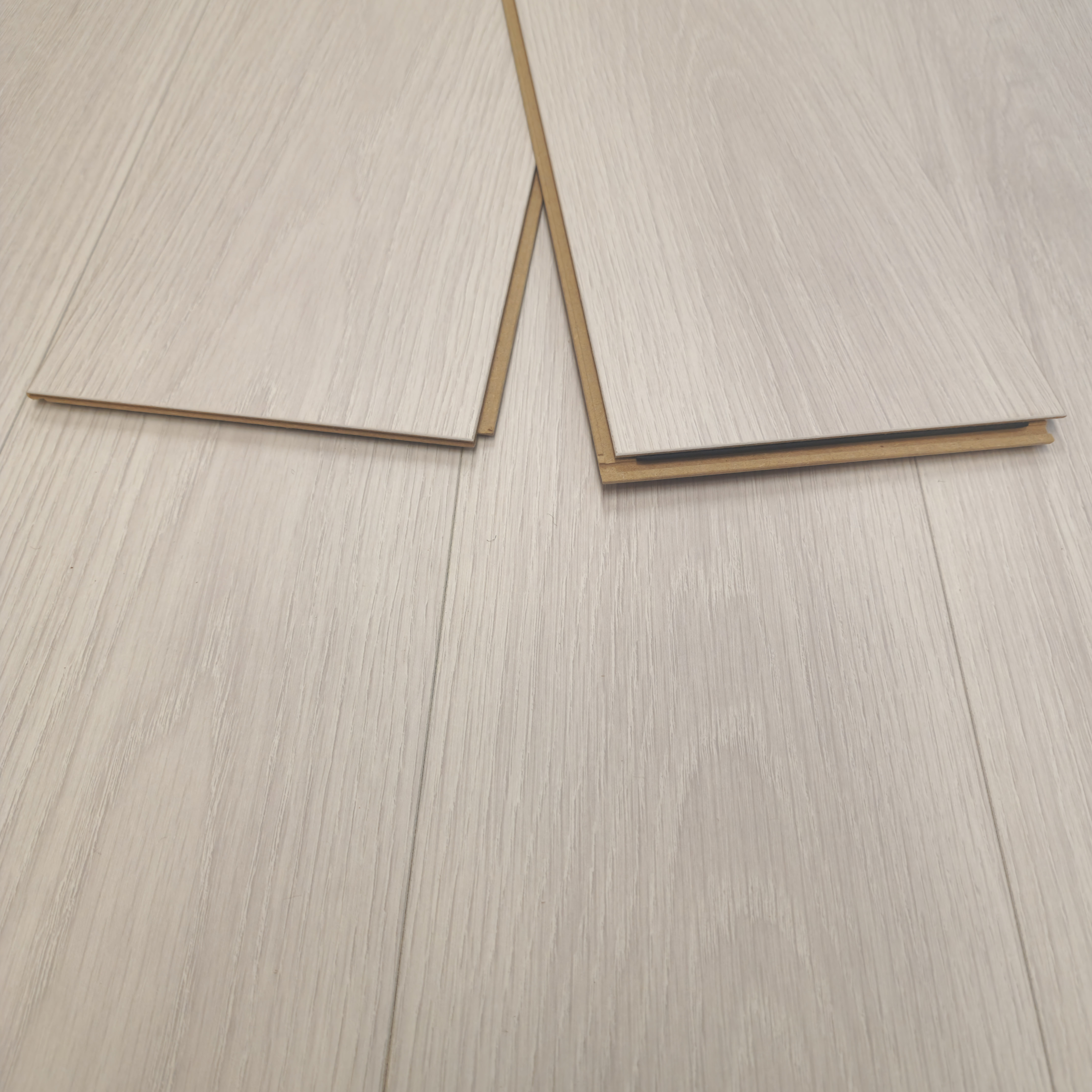 brightwood-oak-luxury-8mm-waterproof-laminate-flooring-7