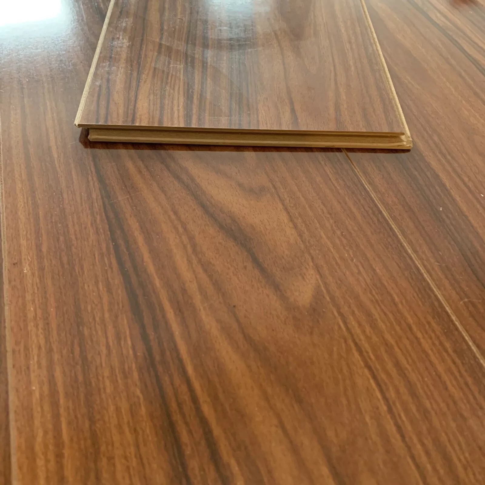 high-gloss-venetian-8mm-laminate-flooring-10