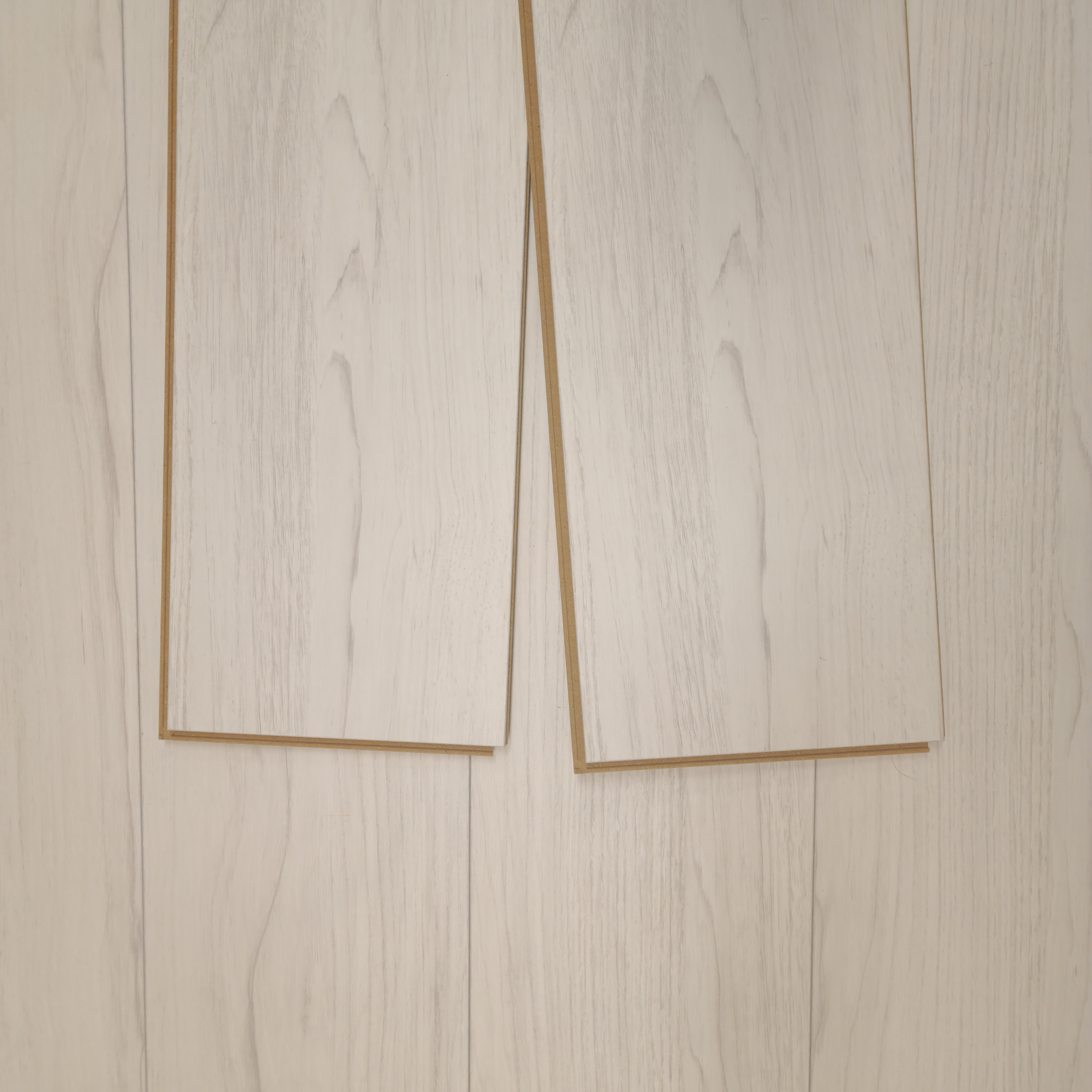 autumn-oak-luxury-8mm-ac5-waterproof-laminate-flooring-14