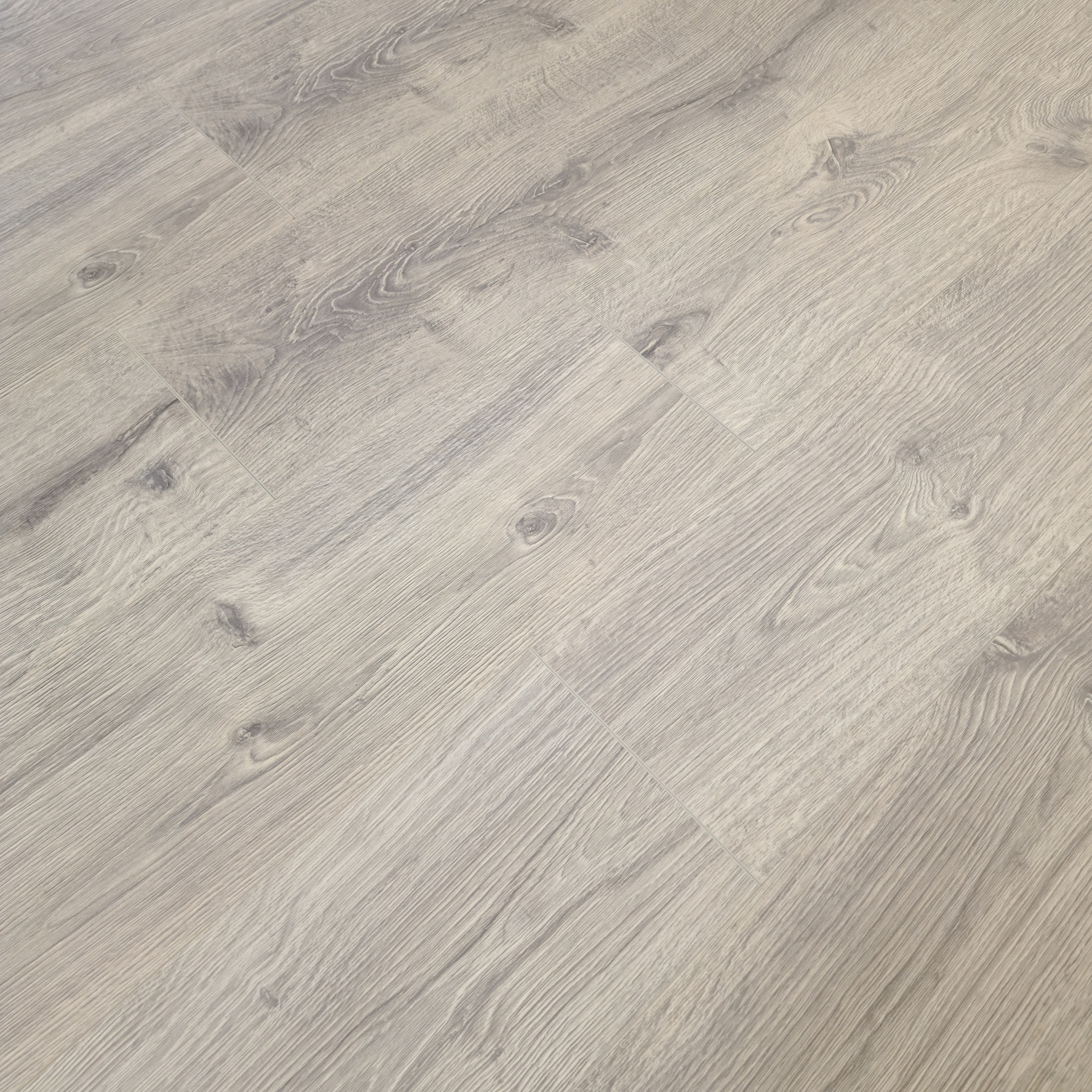 ivory-oak-luxury-8mm-waterproof-laminate-flooring-3
