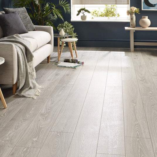 horizon-12mm-urban-mist-oak-laminate-flooring-1