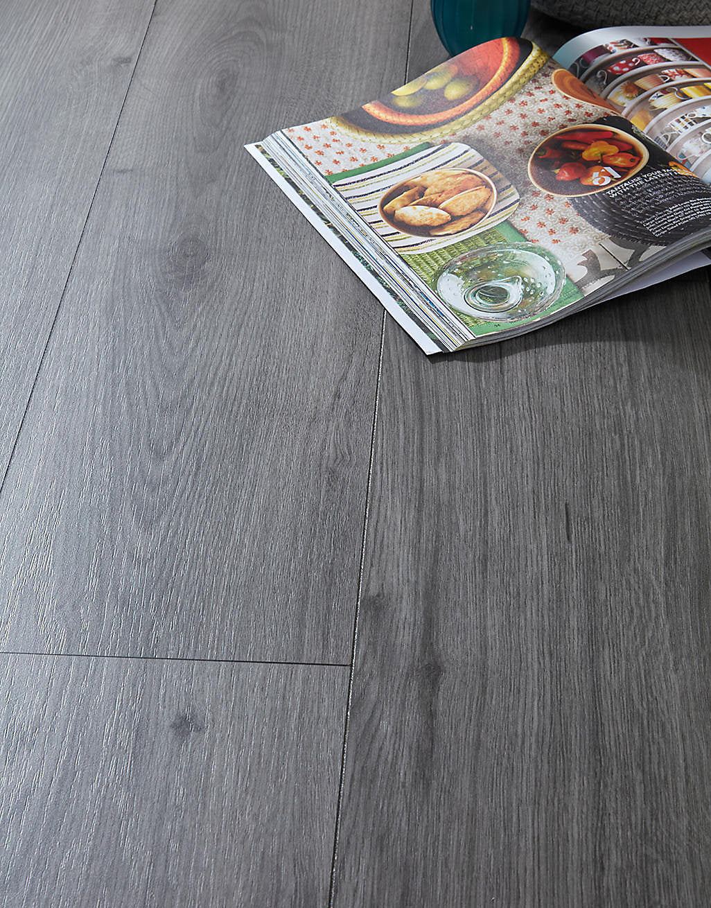 century-oak-waterproof-8mm-laminate-flooring-3