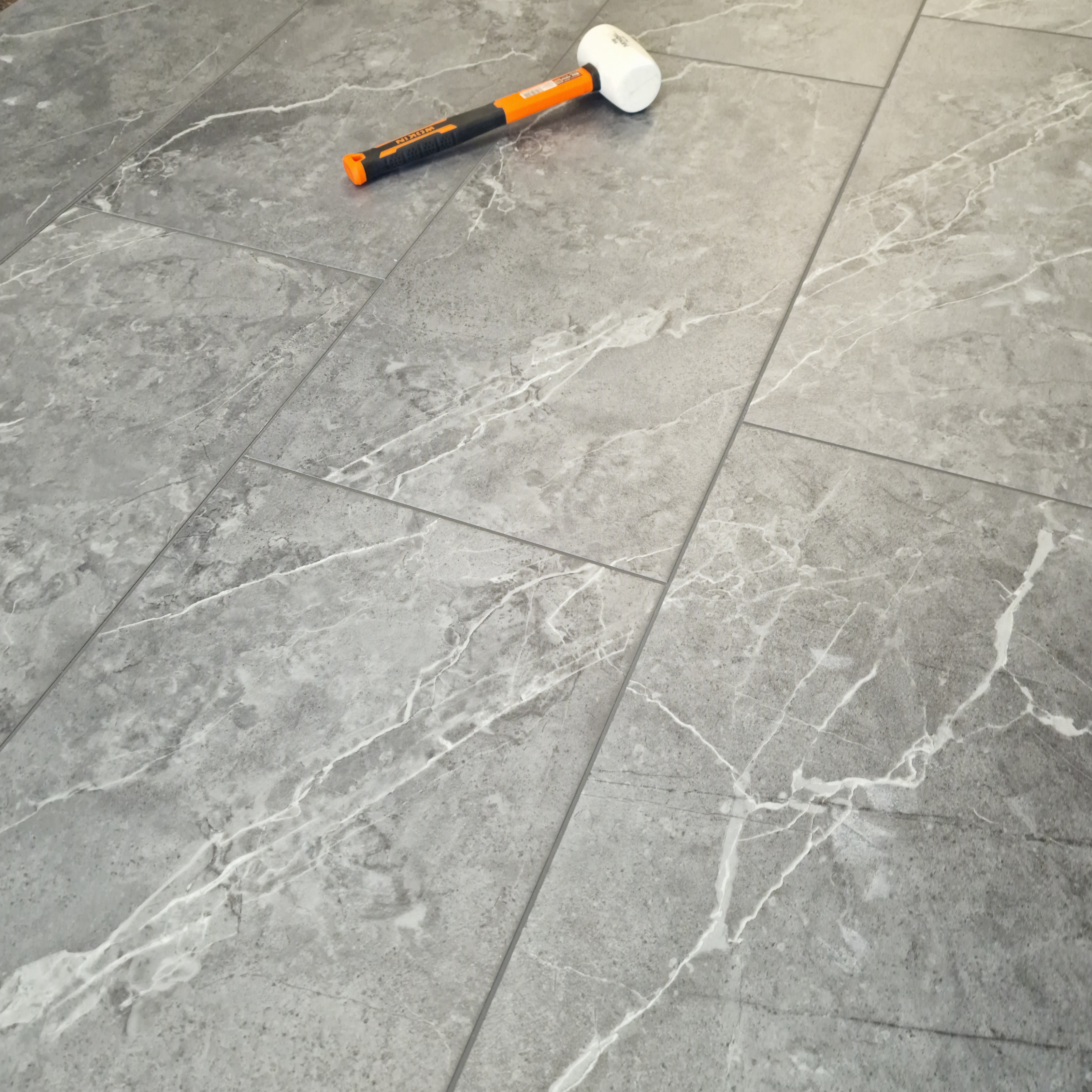 modena-smoke-oak-plank-lvt-rigid-core-spc-click-luxury-vinyl-tile-flooring-12