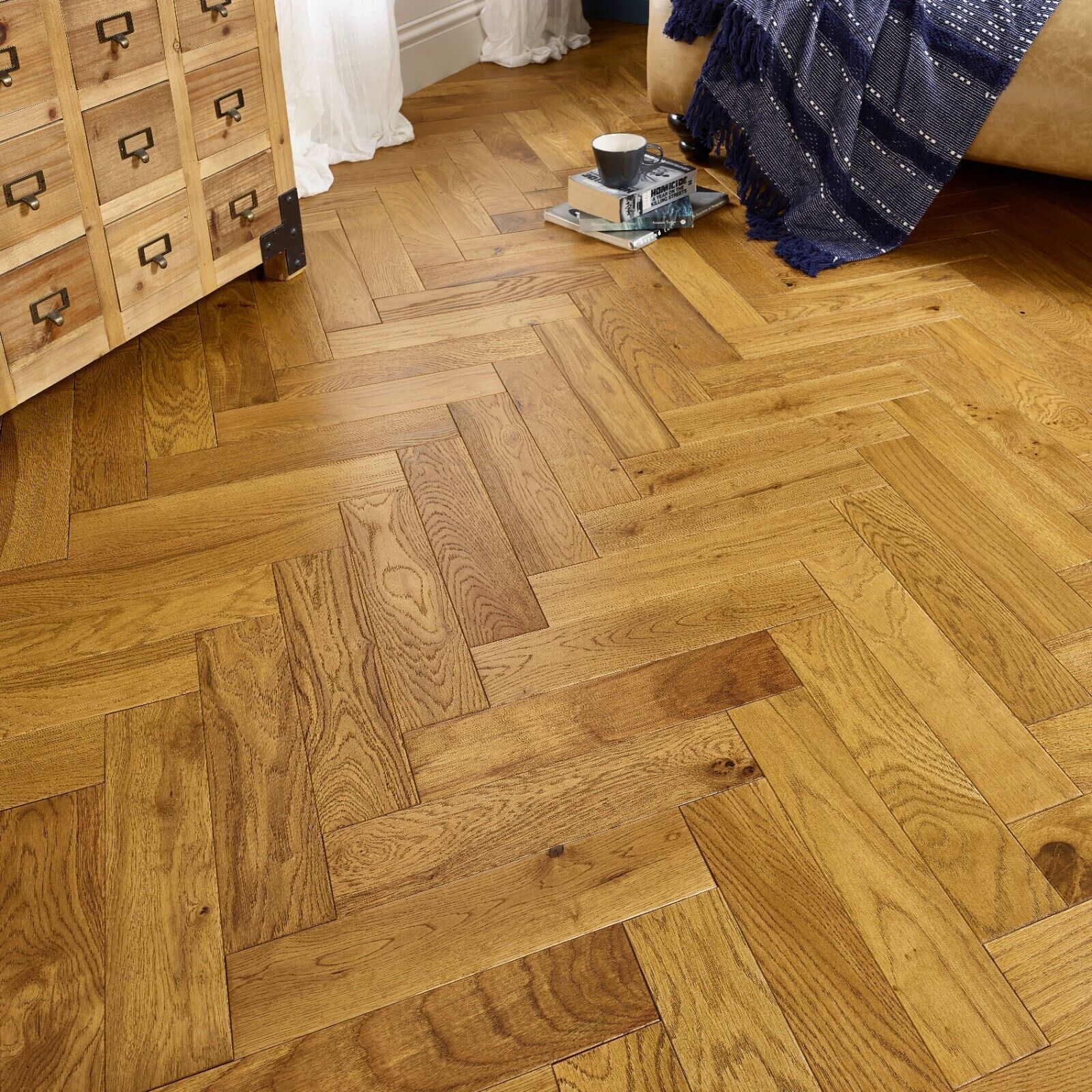 verona-engineered-oak-flooring-brown-herringbone-1