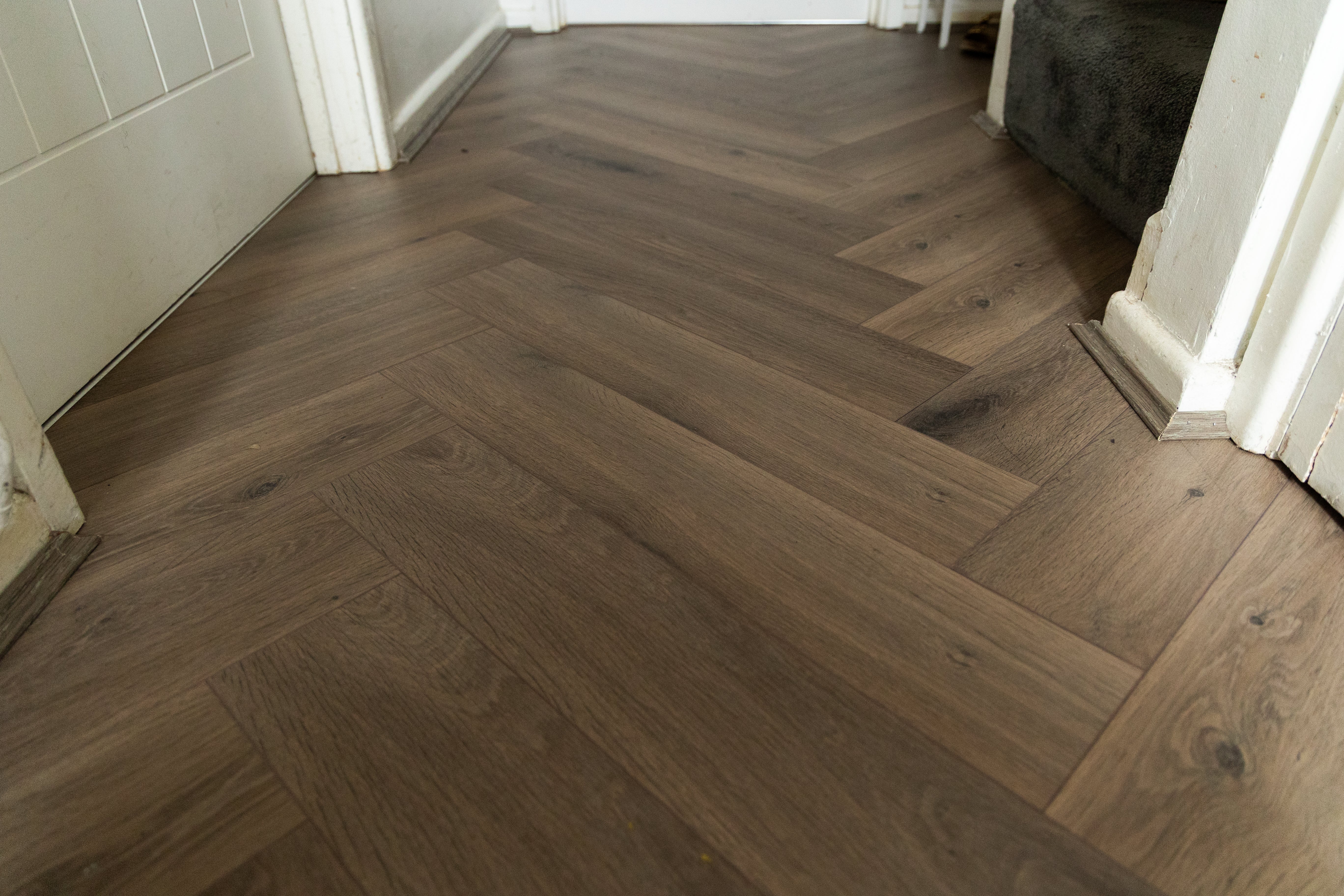 forenzo-8mm-charcoal-trufflewood-herringbone-laminate-flooring-2