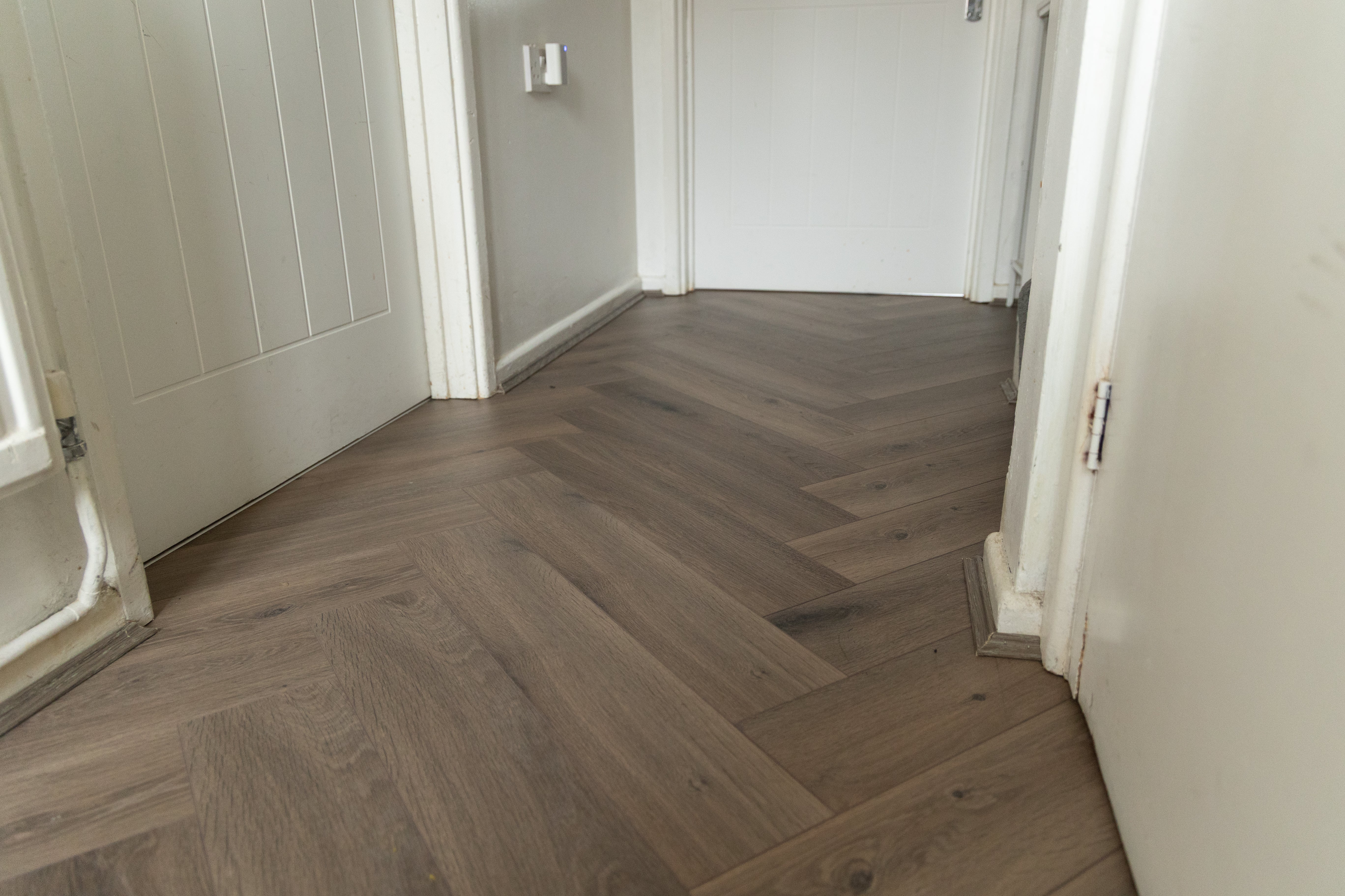 forenzo-8mm-charcoal-trufflewood-herringbone-laminate-flooring-4