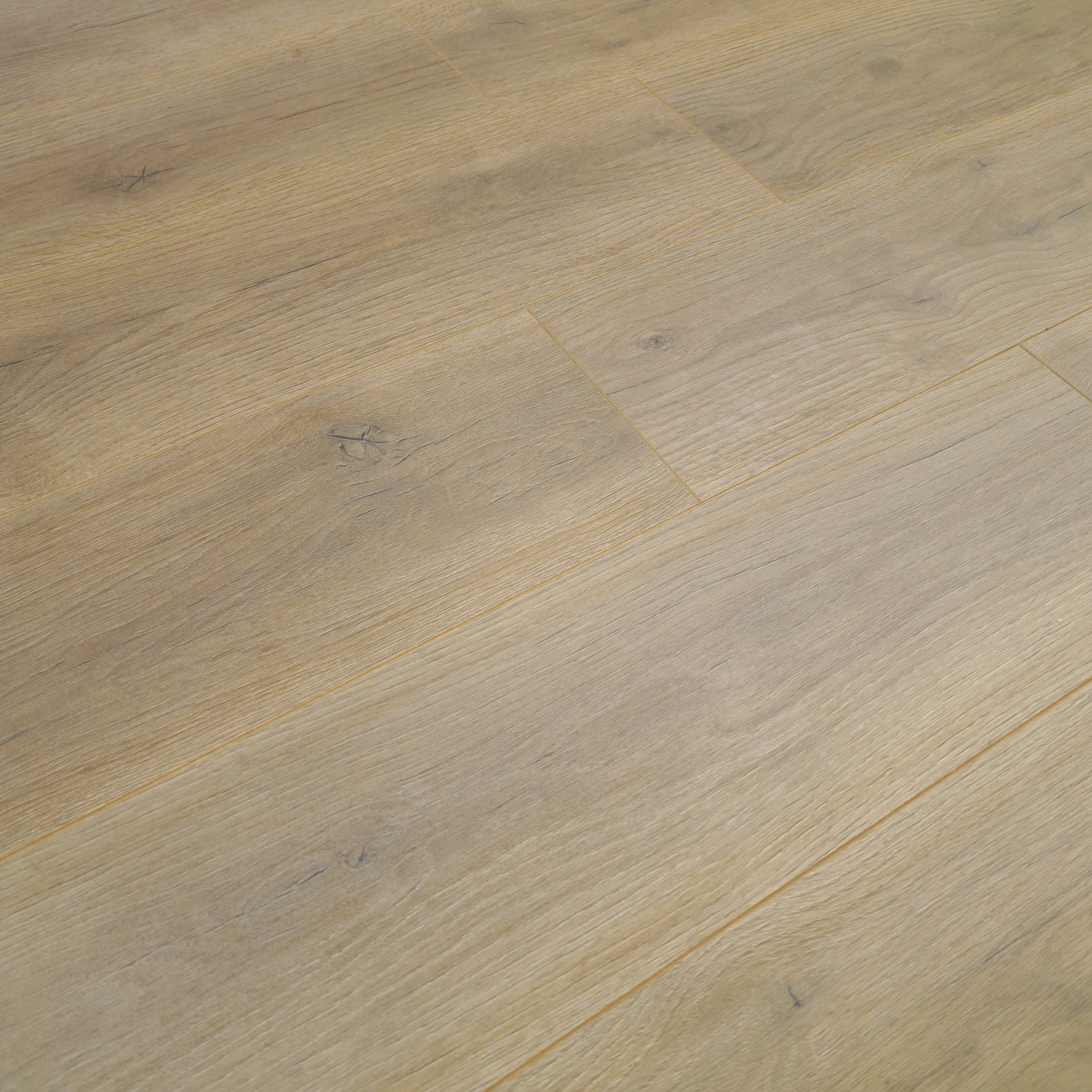 palewood-oak-luxury-8mm-waterproof-laminate-flooring-16