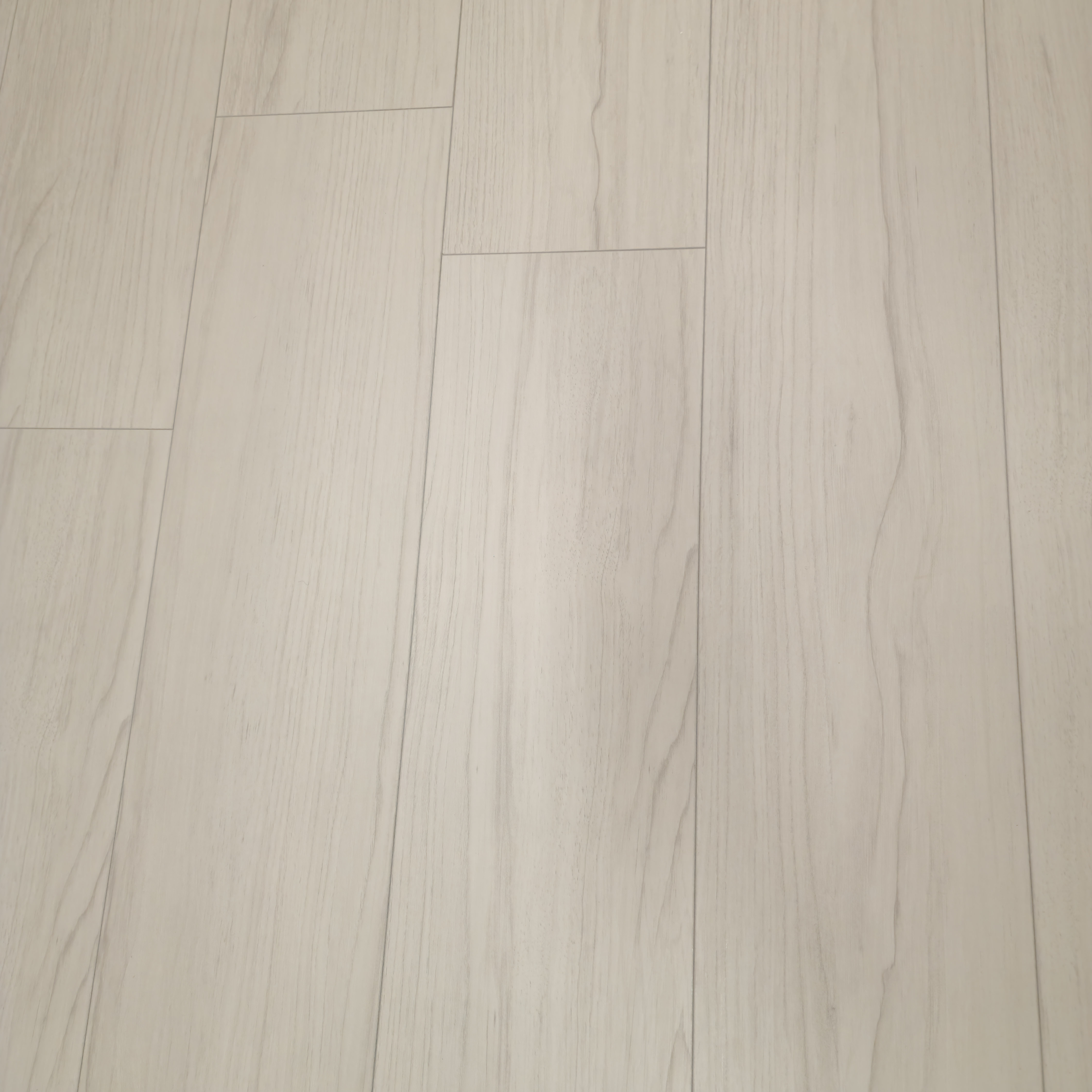 autumn-oak-luxury-8mm-ac5-waterproof-laminate-flooring-5