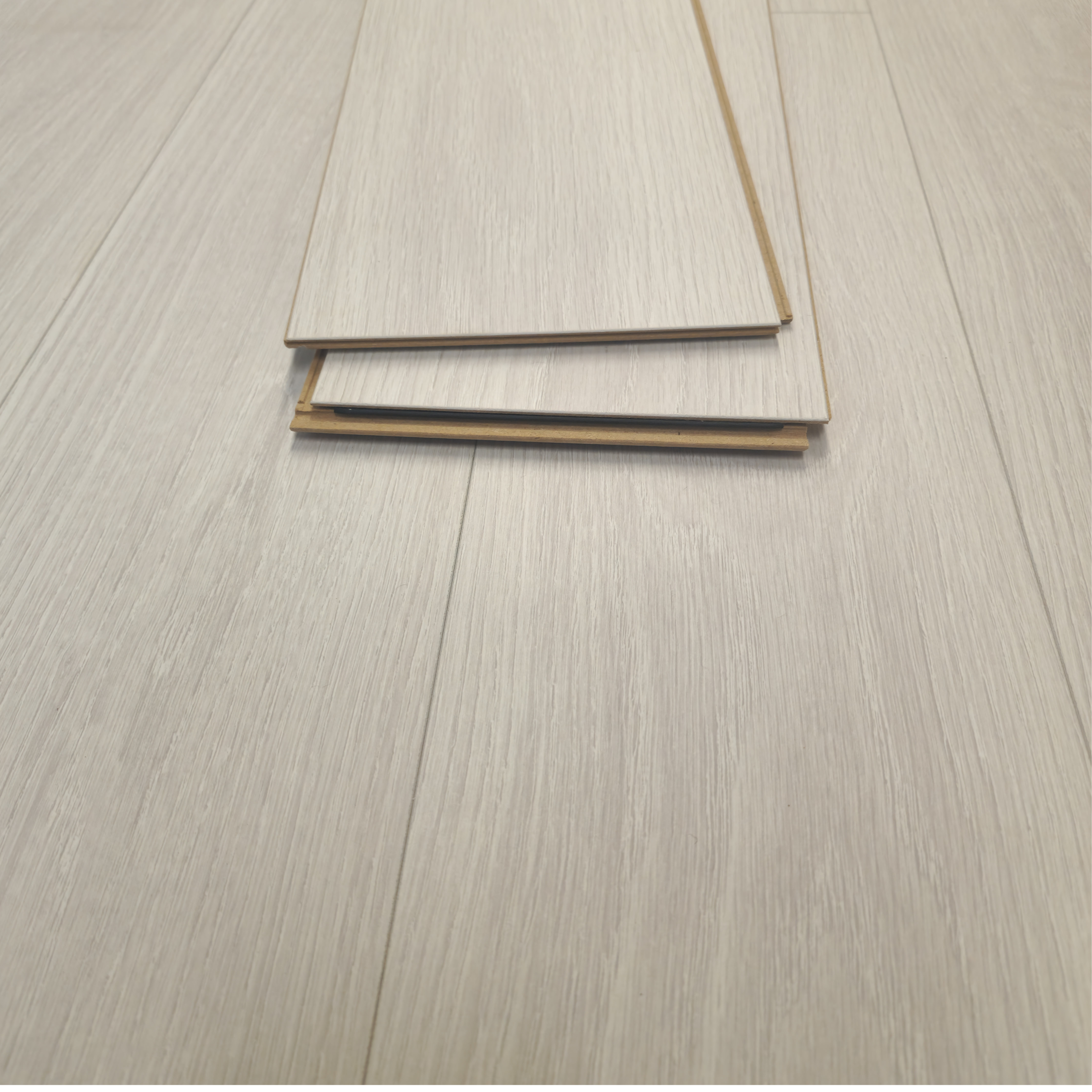 brightwood-oak-luxury-8mm-waterproof-laminate-flooring-14