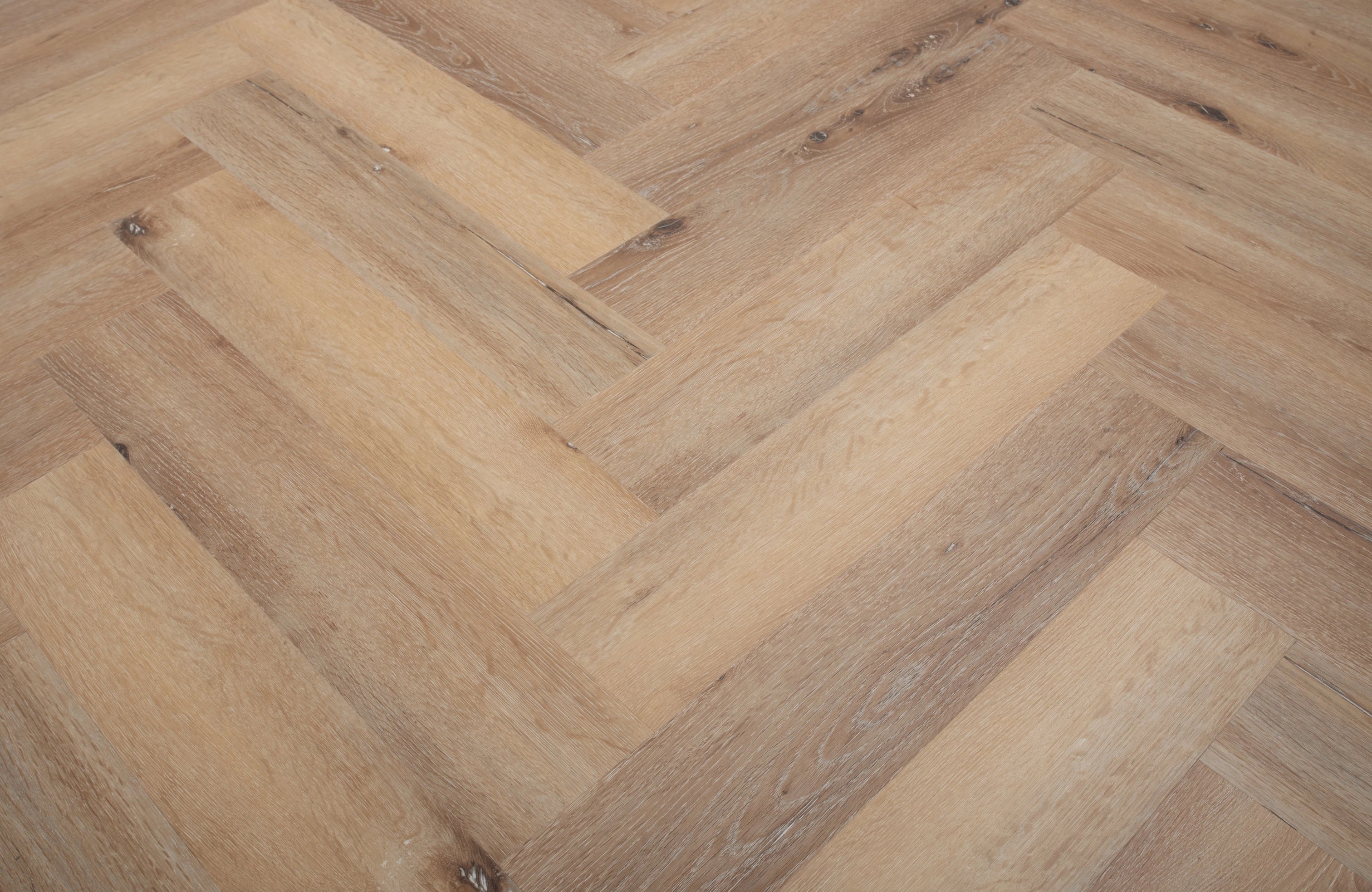 amber-oak-herringbone-waterproof-luxury-vinyl-tile-lvt-rigid-core-spc-click-flooring-3