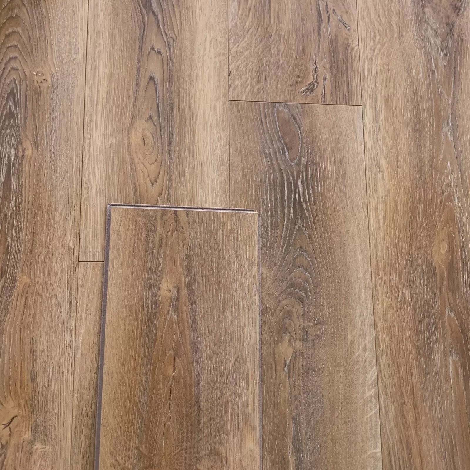 high-gloss-barrel-8mm-laminate-flooring-11