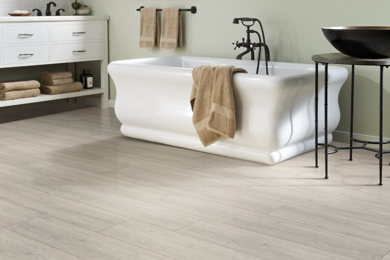 chestnut-hill-elite-xl-12mm-laminate-flooring-1