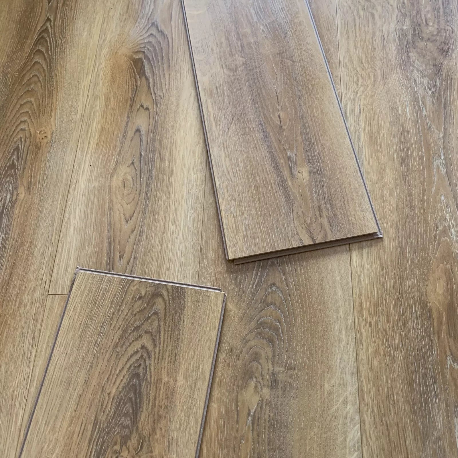 high-gloss-barrel-8mm-laminate-flooring-3
