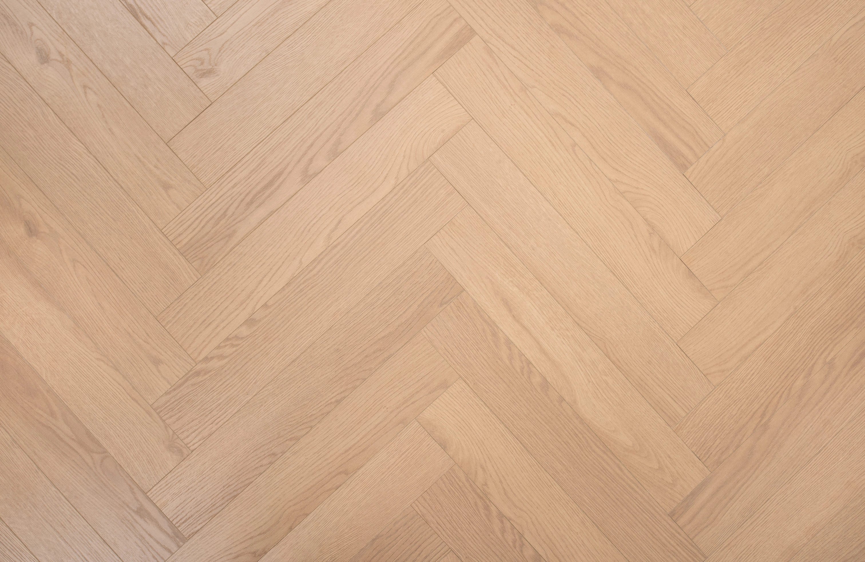 kingsley-8mm-hartington-oak-herringbone-laminate-flooring-4